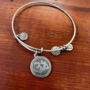 🎈🎈🎈Alex and Ani OM SYMBOL BRACELET